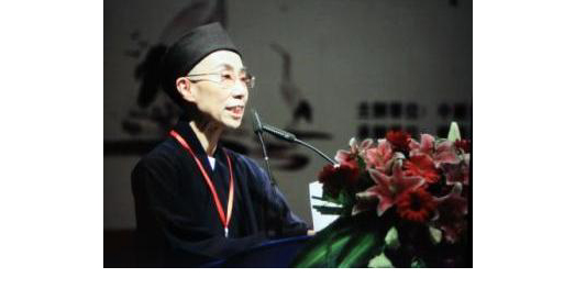 2011年国際道教フォーラム(International taoist forum)で論文発表をする早島妙聴日本道観副道長